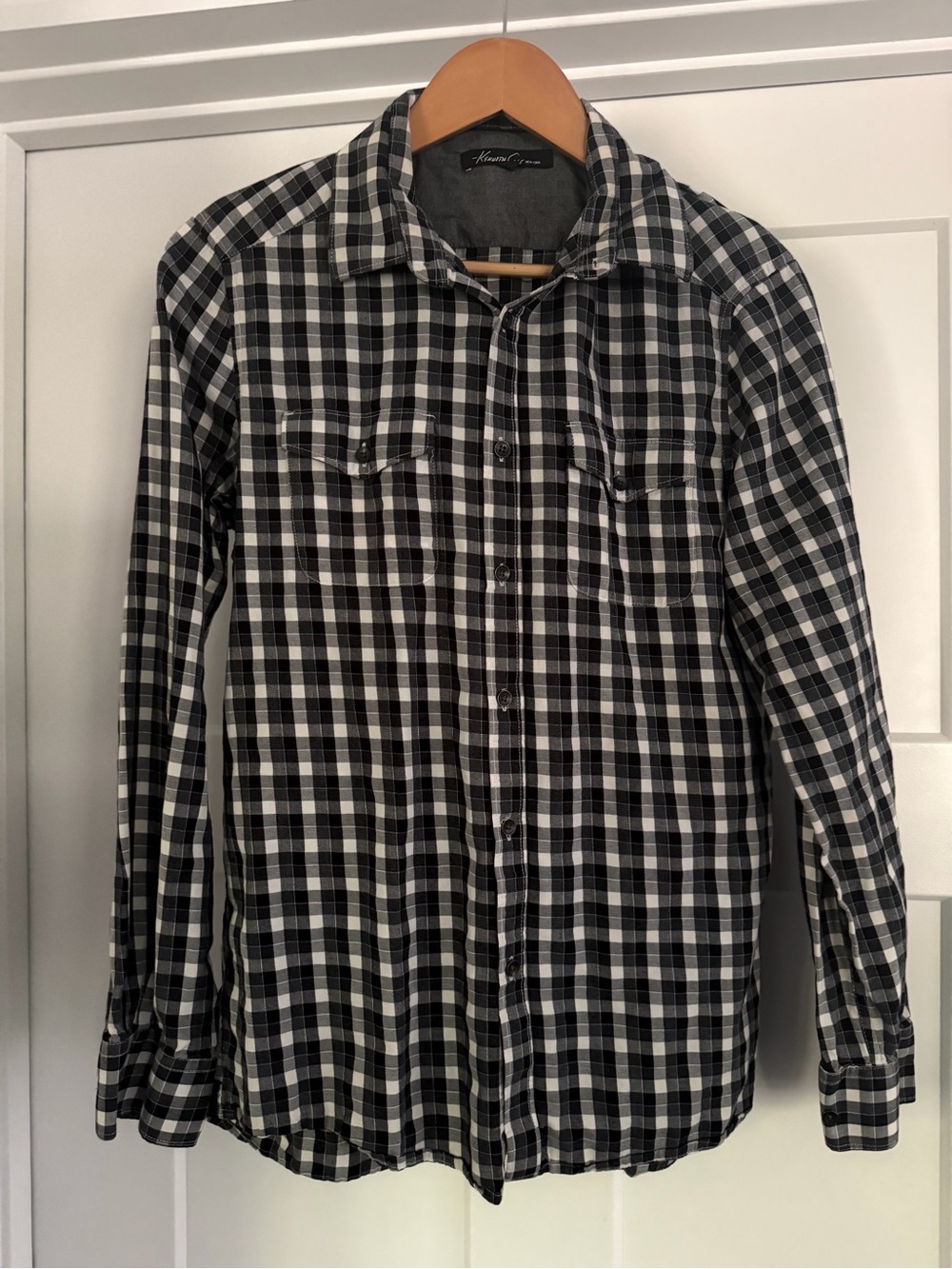 Kenneth Cole Men’s Medium Gingham Plaid button down shirt 100% cotton.